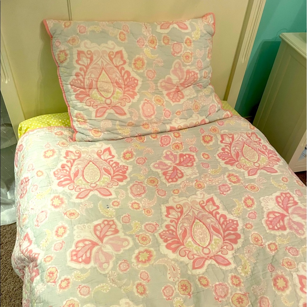 PBK Twin Quilt and Sheet Set